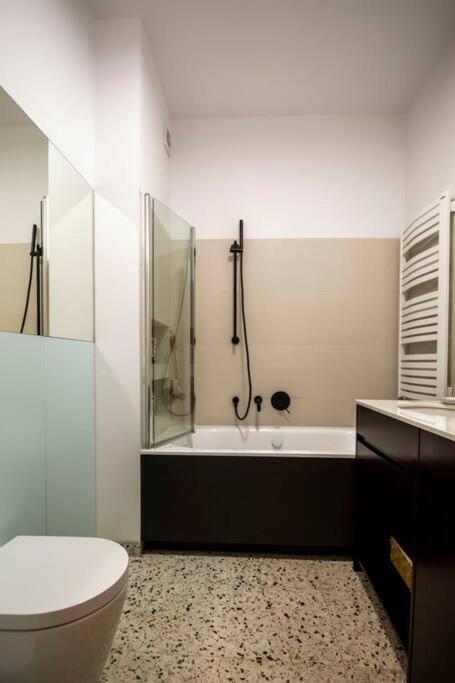 Apartament Przy Parku Z Bezplatnym Parkingiem ทอรูน ภายนอก รูปภาพ